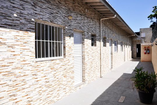 Corredor Externo de casa para alugar com 1 quarto, 65m² em Vila Mangalot, São Paulo
