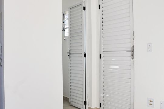 Detalhe - Sala de casa para alugar com 1 quarto, 65m² em Vila Mangalot, São Paulo