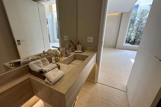 Lavabo de casa de condomínio para alugar com 4 quartos, 472m² em Cidade Tamboré, Santana de Parnaíba