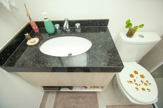 Banheiro Social de apartamento à venda com 2 quartos, 74m² em Vila Assunção, Santo André
