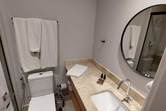 Banheiro de apartamento para alugar com 1 quarto, 30m² em Indianópolis, São Paulo