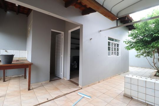 Edícula de casa para alugar com 6 quartos, 285m² em Jardim Patricia, Uberlândia