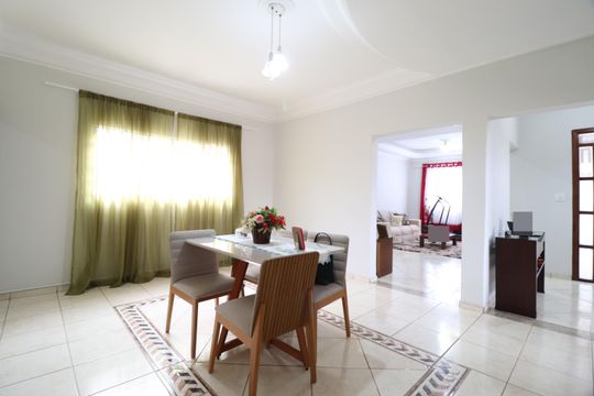 Casa para alugar com 6 quartos, 285m² em Jardim Patricia, Uberlândia