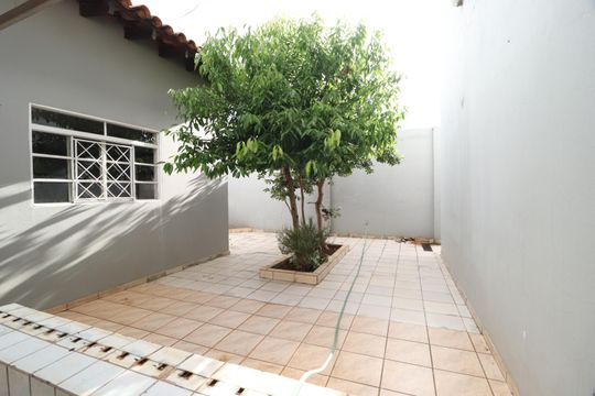 Quintal de casa para alugar com 6 quartos, 285m² em Jardim Patricia, Uberlândia