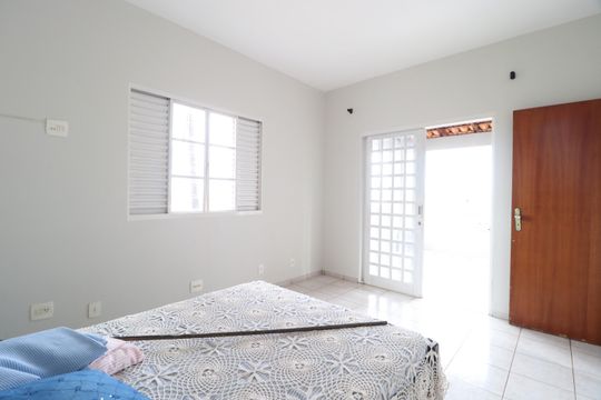Quarto 5 de casa para alugar com 6 quartos, 285m² em Jardim Patricia, Uberlândia