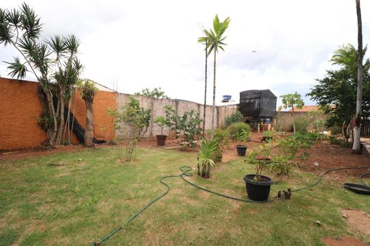 Quintal de casa para alugar com 6 quartos, 285m² em Jardim Patricia, Uberlândia