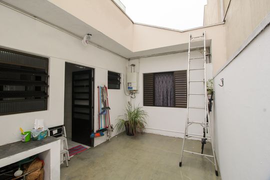 Quintal de casa para alugar com 4 quartos, 242m² em Vila Alto de Santo Andre, Santo André