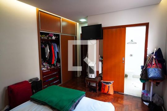 Apartamento à venda com 4 quartos, 140m² em Coração Eucarístico, Belo Horizonte