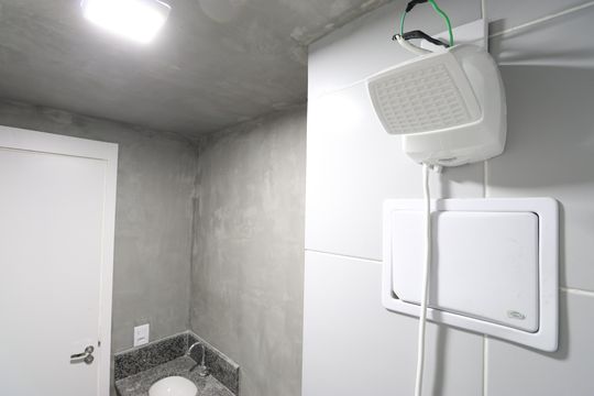 Banheiro de kitnet/studio à venda com 1 quarto, 25m² em Barra Funda, São Paulo