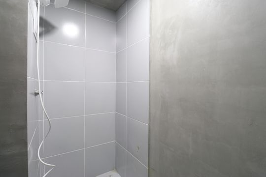 Banheiro de kitnet/studio à venda com 1 quarto, 25m² em Barra Funda, São Paulo