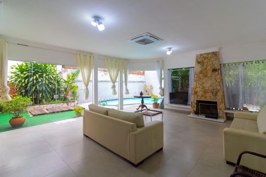 Casa para alugar com 8 quartos, 520m² em Jardim Los Angeles, São Paulo
