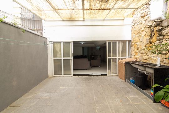 Garagem de casa para alugar com 8 quartos, 520m² em Jardim Los Angeles, São Paulo