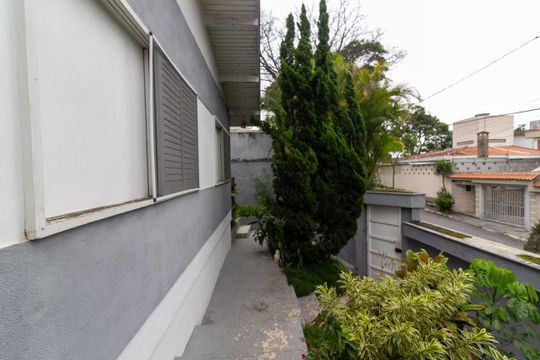 Quintal de casa para alugar com 8 quartos, 520m² em Jardim Los Angeles, São Paulo