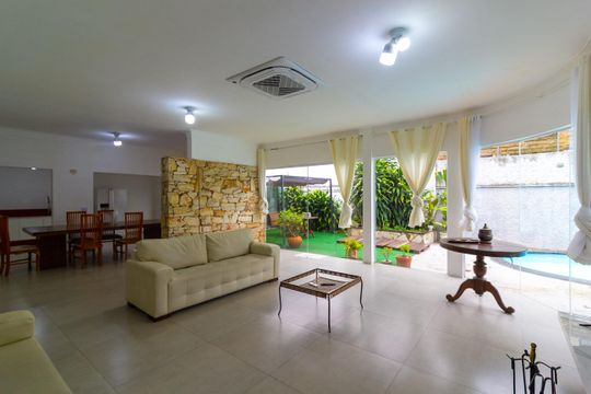 Sala de Estar de casa para alugar com 8 quartos, 520m² em Jardim Los Angeles, São Paulo