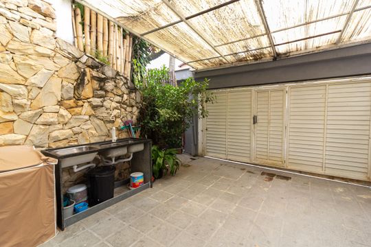Garagem de casa para alugar com 8 quartos, 520m² em Jardim Los Angeles, São Paulo