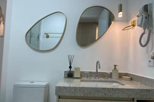 Banheiro de kitnet/studio à venda com 1 quarto, 24m² em Brooklin, São Paulo