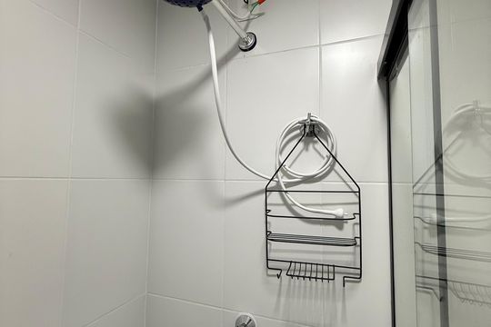 Banheiro social de kitnet/studio para alugar com 1 quarto, 19m² em Campos Elíseos, São Paulo
