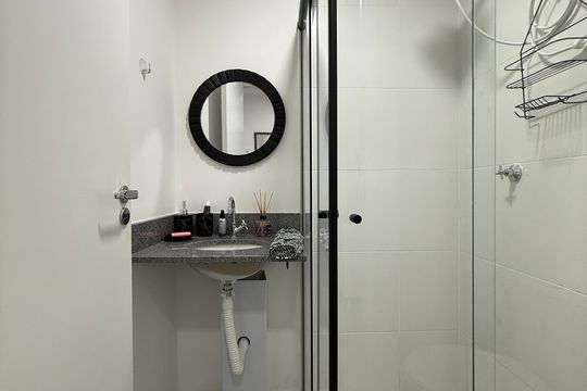 Banheiro social de kitnet/studio para alugar com 1 quarto, 19m² em Campos Elíseos, São Paulo