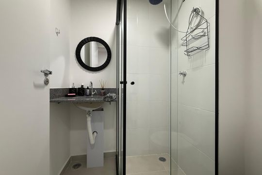 Banheiro social de kitnet/studio para alugar com 1 quarto, 19m² em Campos Elíseos, São Paulo