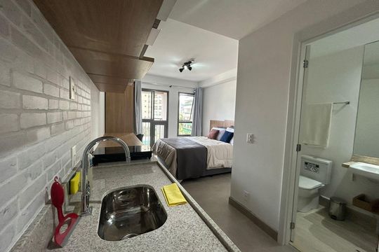 Cozinha de kitnet/studio para alugar com 1 quarto, 24m² em Brooklin, São Paulo