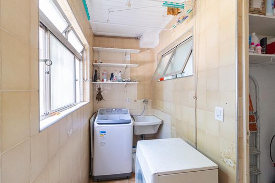 Área de serviço de apartamento para alugar com 3 quartos, 63m² em Iapi, Osasco