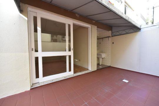 Varanda  de apartamento à venda com 2 quartos, 57m² em Independência, Porto Alegre