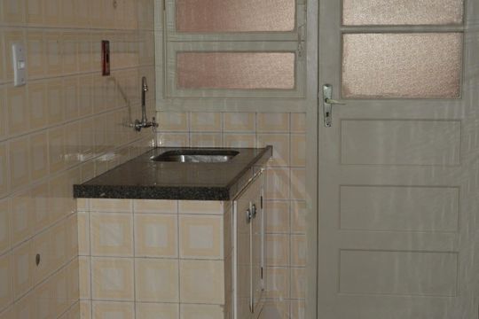 Cozinha  de apartamento à venda com 2 quartos, 57m² em Independência, Porto Alegre