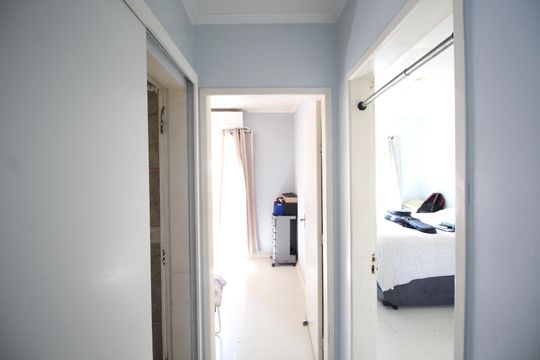 Corredor de apartamento à venda com 2 quartos, 58m² em Rubem Berta, Porto Alegre