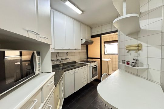 Cozinha de apartamento para alugar com 3 quartos, 126m² em Indianópolis, São Paulo