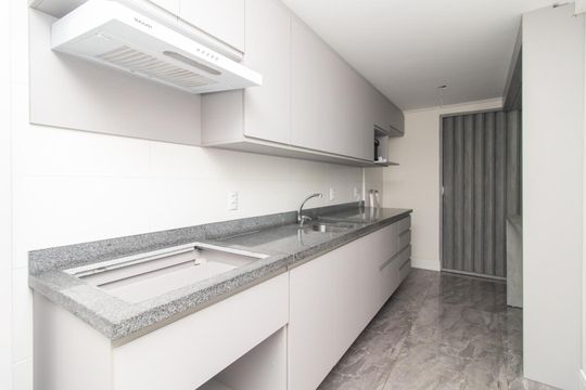 Cozinha de apartamento para alugar com 3 quartos, 92m² em Teresópolis, Porto Alegre