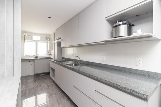 Cozinha de apartamento para alugar com 3 quartos, 92m² em Teresópolis, Porto Alegre