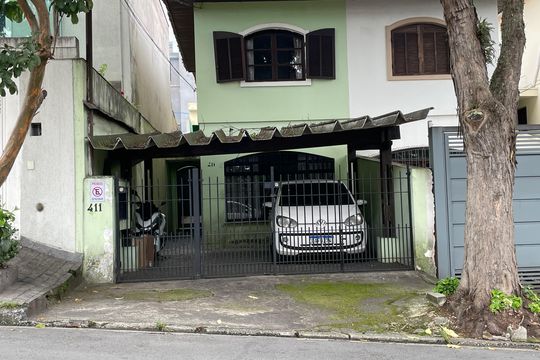 Fachada de casa à venda com 5 quartos, 147m² em Butantã, São Paulo