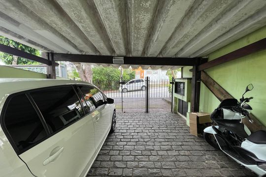Garagem de casa à venda com 5 quartos, 147m² em Butantã, São Paulo