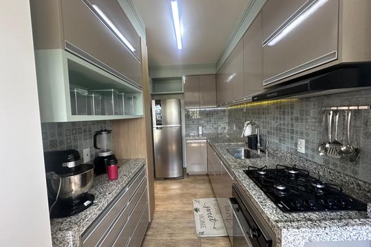 Apartamento à venda com 2 quartos, 60m² em Jardim Tupanci, Barueri