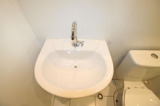 Banheiro de apartamento para alugar com 1 quarto, 28m² em Parada Xv de Novembro, São Paulo