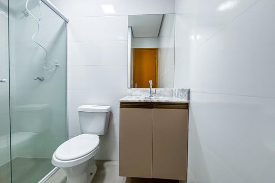 Banheiro social de apartamento para alugar com 1 quarto, 24m² em Vila Monte Alegre, São Paulo