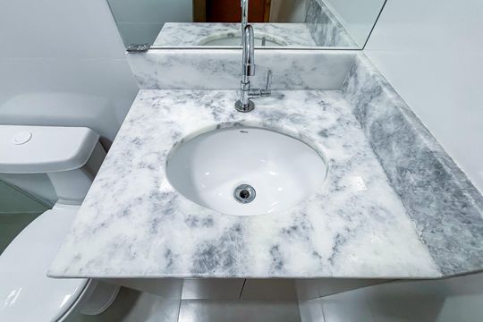 Banheiro social de apartamento para alugar com 1 quarto, 24m² em Vila Monte Alegre, São Paulo