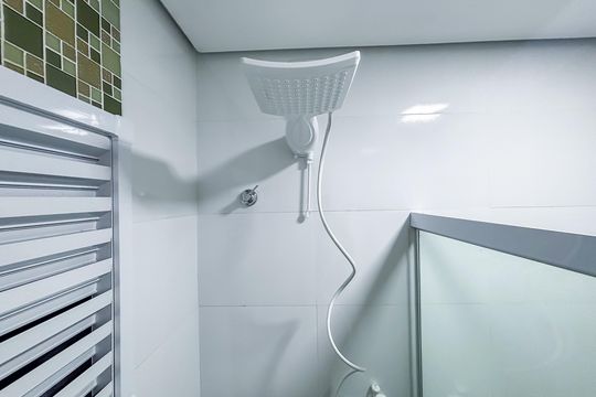 Banheiro social de apartamento para alugar com 1 quarto, 24m² em Vila Monte Alegre, São Paulo