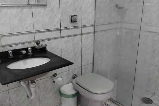 Banheiro de casa para alugar com 4 quartos, 350m² em Jardim Nova Europa, Campinas
