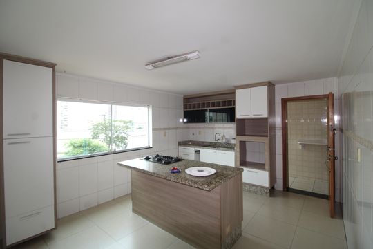 Cozinha de casa à venda com 4 quartos, 163m² em Jardim Picolo, São Paulo