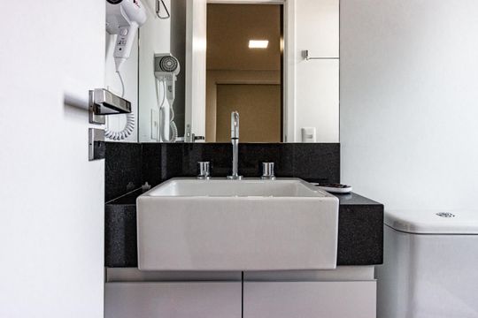 Banheiro Social de kitnet/studio para alugar com 1 quarto, 33m² em Santana, São Paulo