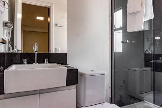 Banheiro Social de kitnet/studio para alugar com 1 quarto, 33m² em Santana, São Paulo
