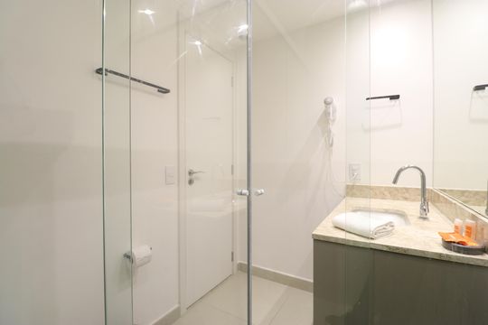 Banheiro de kitnet/studio para alugar com 1 quarto, 29m² em Pompeia, São Paulo