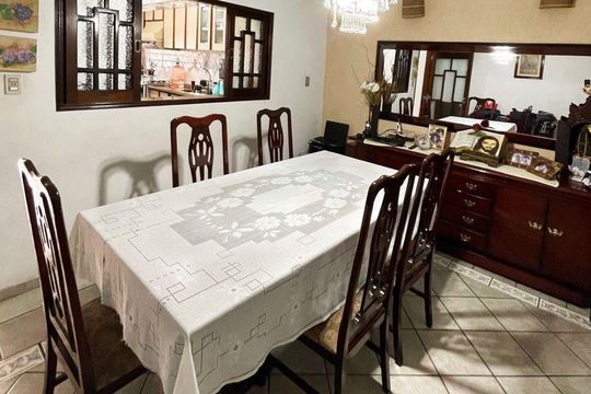 Sala de casa à venda com 5 quartos, 219m² em Vila Homero Thon, Santo André