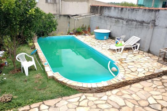 Piscina de casa à venda com 3 quartos, 80m² em Granja Ouro Branco, Contagem