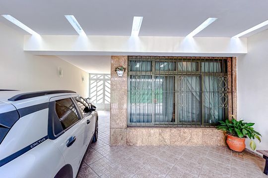 Garagem de casa à venda com 3 quartos, 147m² em Parque São Jorge, São Paulo
