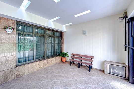 Garagem de casa à venda com 3 quartos, 147m² em Parque São Jorge, São Paulo