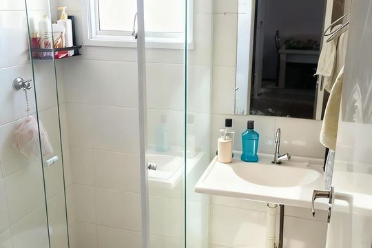 Banheiro de apartamento à venda com 2 quartos, 40m² em Jardim Boa Vista (Zona Oeste), Osasco