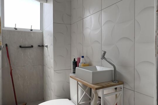 Banheiro de apartamento para alugar com 2 quartos, 44m² em Vila Nova Bonsucesso, Guarulhos