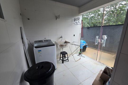 Área de serviço de casa para alugar com 2 quartos, 300m² em Residencial San Diego, Cotia